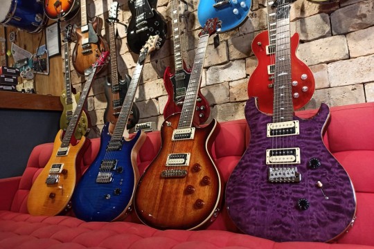 PRS SE Custom: qual a magia das guitarras de Paul Reed Smith?