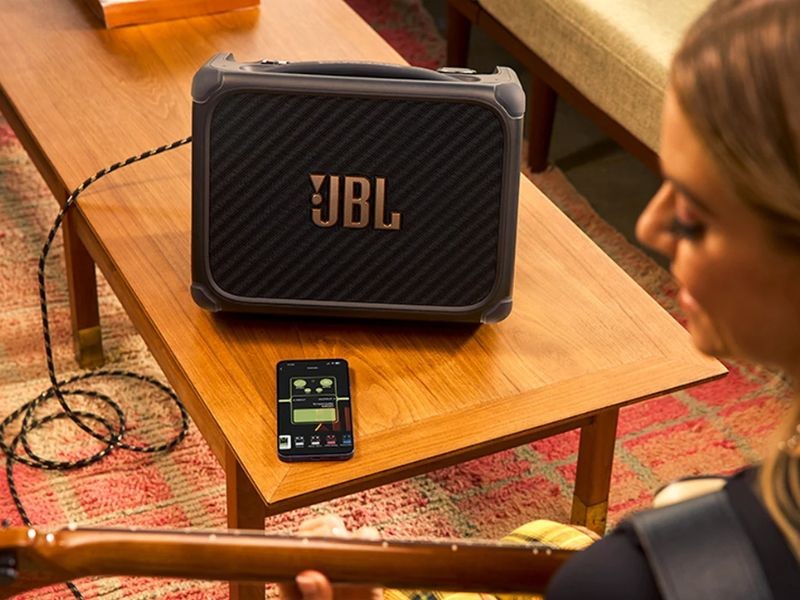 Aplicações da JBL BandBox: karaokê, Spotify, bateria eletrônica, baixo, violão e muito mais