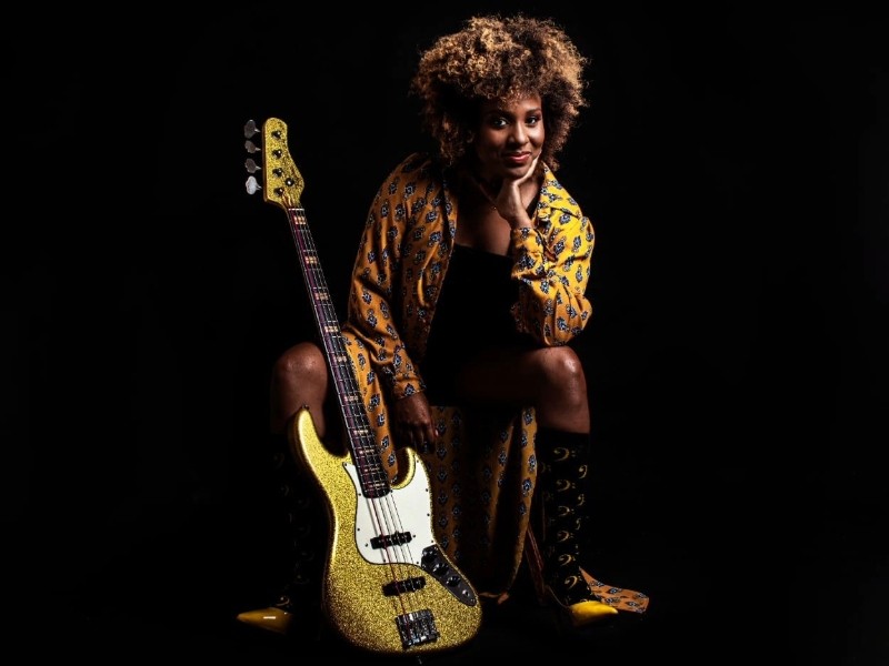 Jazz Bass ou Precision: entenda as diferenças com os baixos Tagima Ana Karina Sebastião