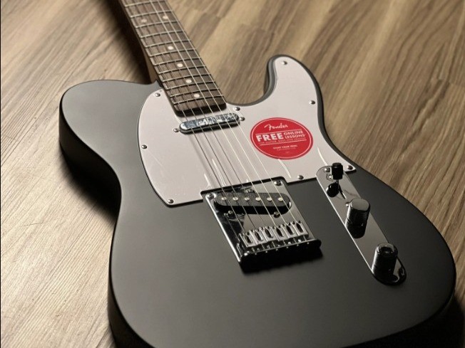 Squier by Fender Debut e Sonic: quais são as principais diferenças entre estas guitarras de entrada?