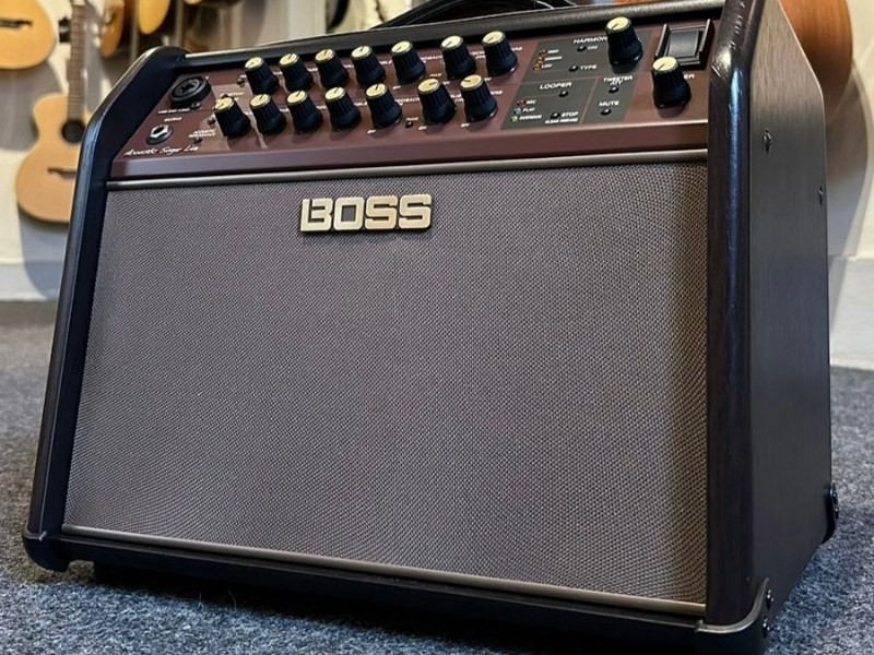 Boss Acoustic Singer Live e Pro: diferenças, recursos e qual amplificador escolher para voz e violão