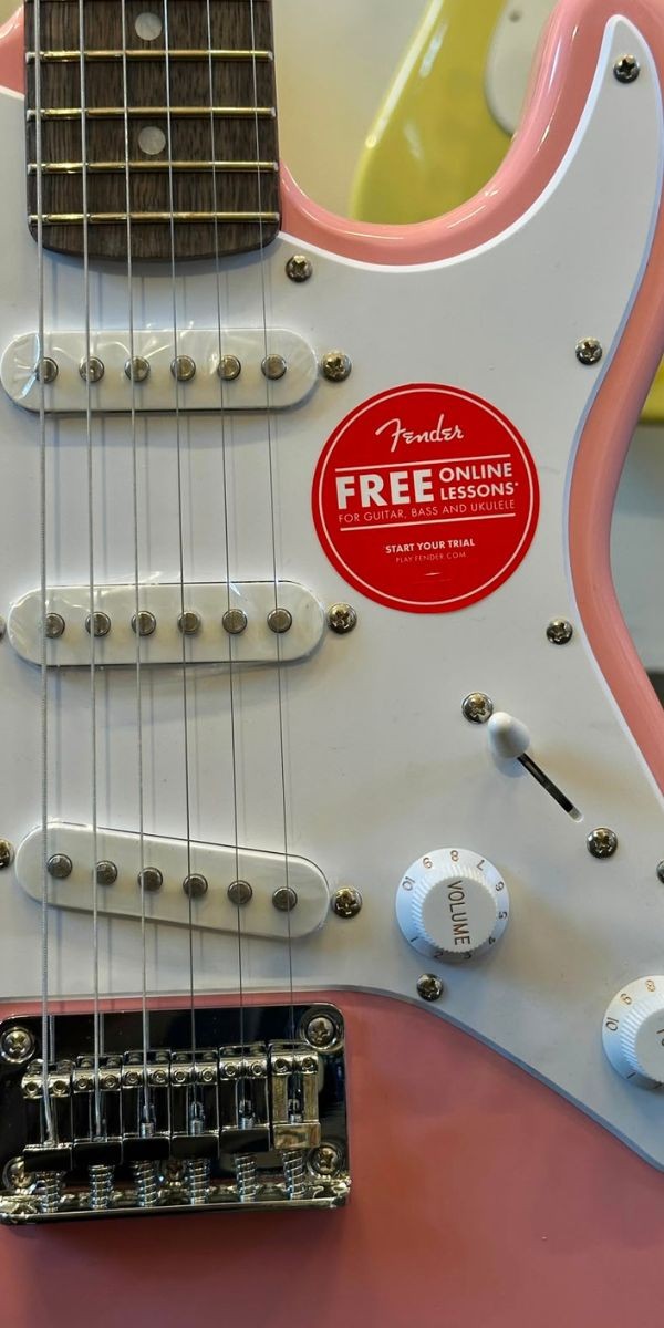 Squier Mini Stratocaster Shell Pink Laurel by Fender | Openstage Revenda Oficial Fender Brasil 