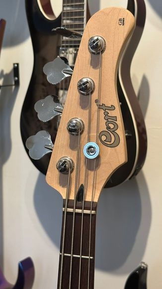 Baixo Cort Gb34jj sb 4 Cordas Ativo Jazz Bass Elétrico Sunburst 