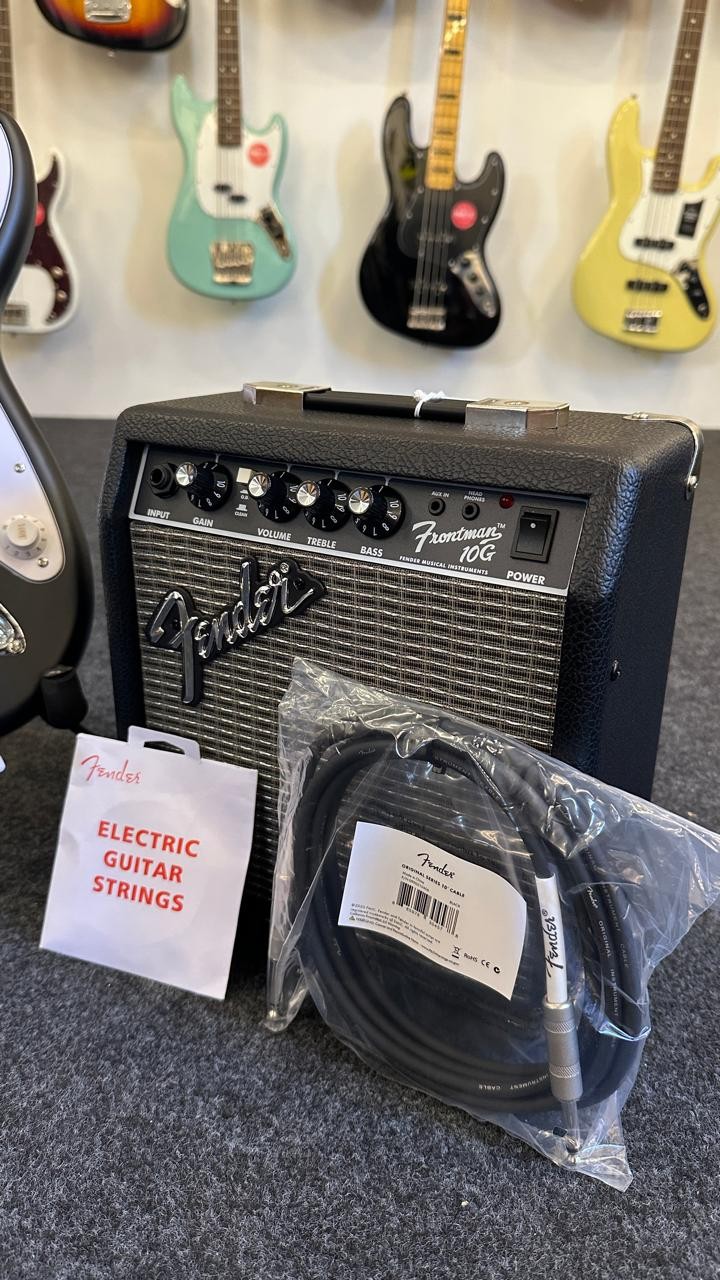 Kit Guitarra Squier Strat Pack Debut Com Amplificador e Acessórios 