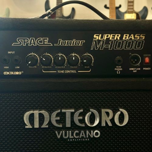 Combo Baixo Meteoro Space Jr. Super Bass M1000 12” 100w Rms Com Line Out e Saída Para Fone 