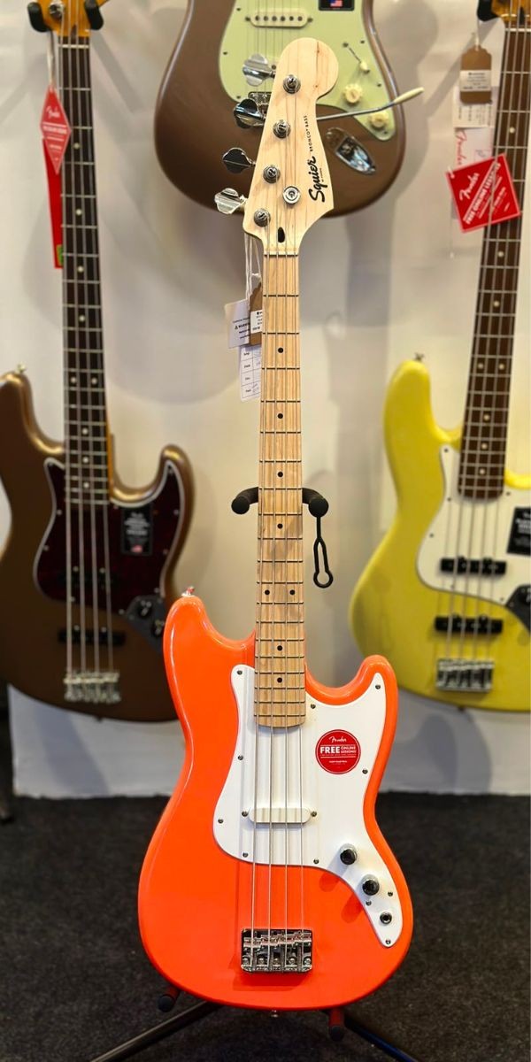 Baixo Squier by Fender Sonic Bronco Bass 4 Cordas Short Scale Maple Tahitian Coral 