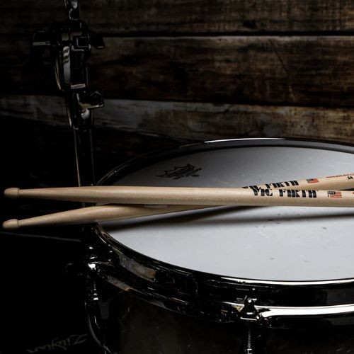 Baqueta Vic Firth American Classic 5a Ponta de Madeira 