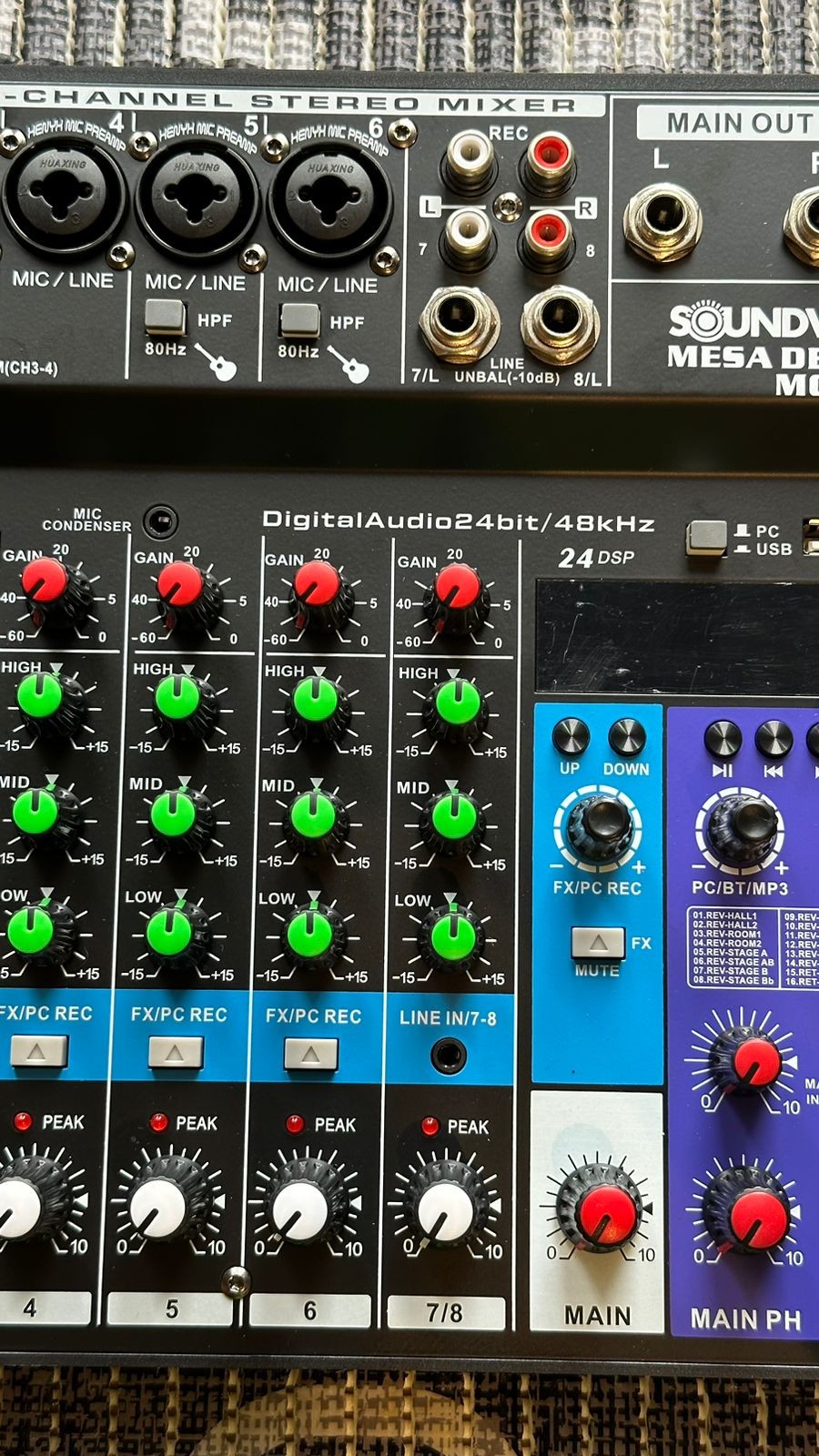 Mesa de Som 8 Canais Analógica Compacta Soundvoice Mc8bt 