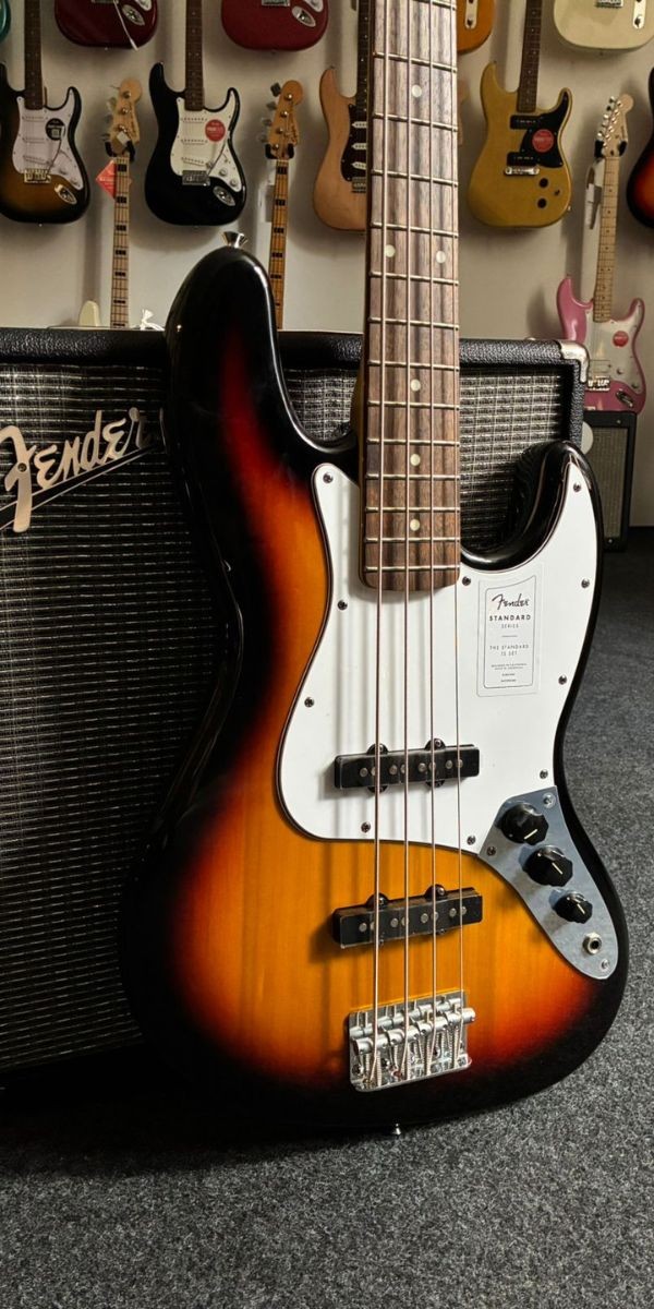 Baixo Fender Standard Jazz Bass 3 Tone Sunburst 