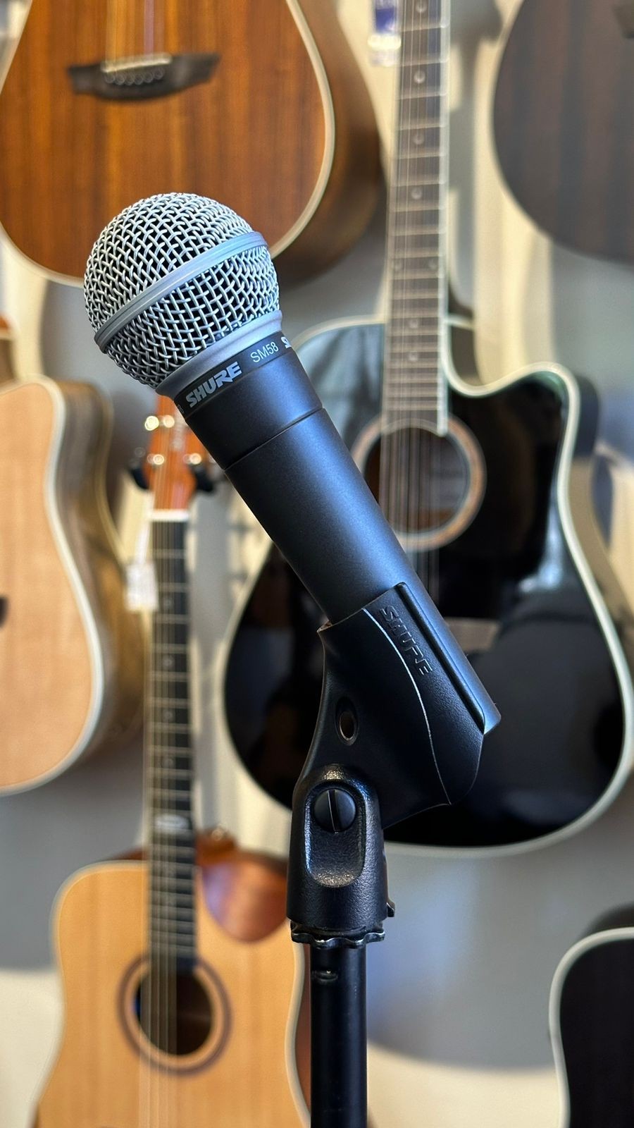 Microfone Shure Sm58 Bastão Com Fio 