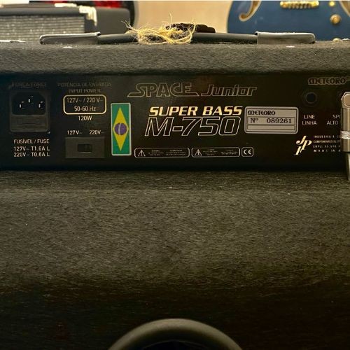 Combo Baixo Meteoro Space Jr. Super Bass M750 10” 75w Rms Com Saída Para Fone e Line Out 