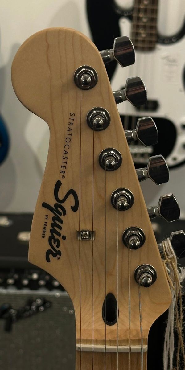 Guitarra Squier Sonic Stratocaster Canhota Maple Black | Openstage 