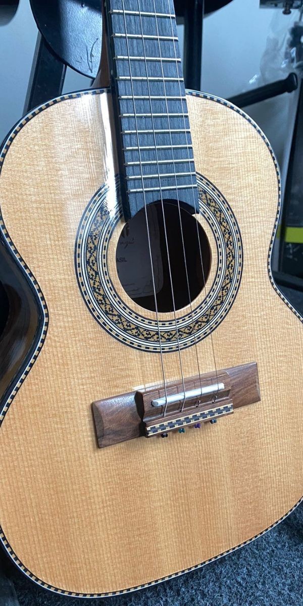 Cavaquinho Elétrico Rozini Presença Brasil Rc15.el.n.lp Natural Louro-preto 