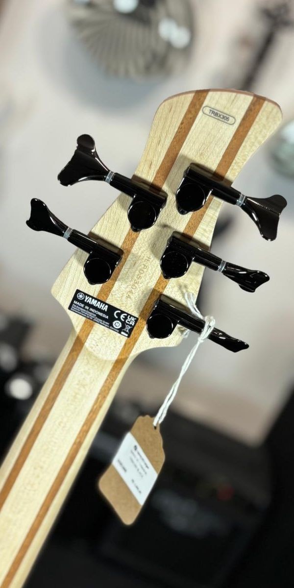 Baixo 5 Cordas Yamaha Trbx305 Black Ativo Performance eq 