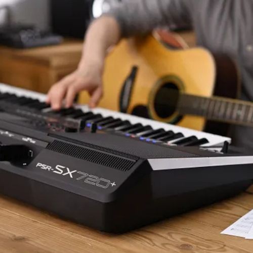 Teclado Arranjador Yamaha Psr-sx720+ 61 Teclas Touchscreen 7" Com 1.377 Vozes, 450 Ritmos e Super Articulation 