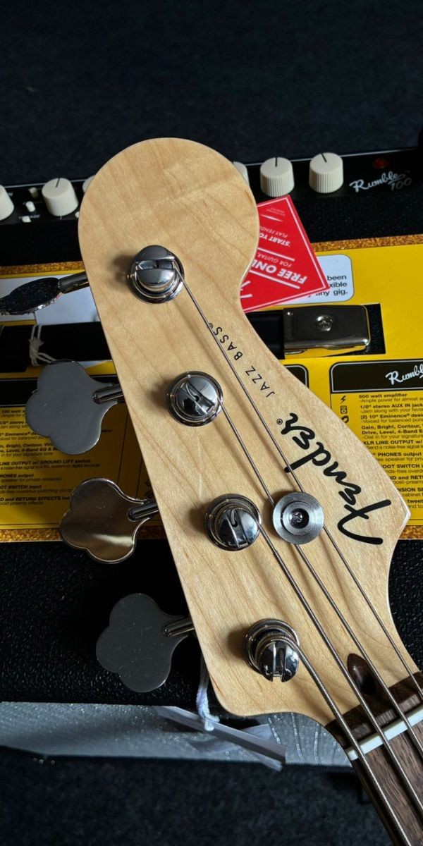 Baixo Fender Standard Jazz Bass 3 Tone Sunburst 