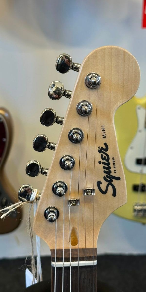 Squier Mini Stratocaster Shell Pink Laurel by Fender | Openstage Revenda Oficial Fender Brasil 