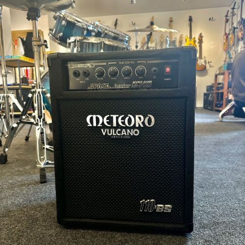 Combo Baixo Meteoro Space Jr. Super Bass M750 10” 75w Rms Com Saída Para Fone e Line Out 