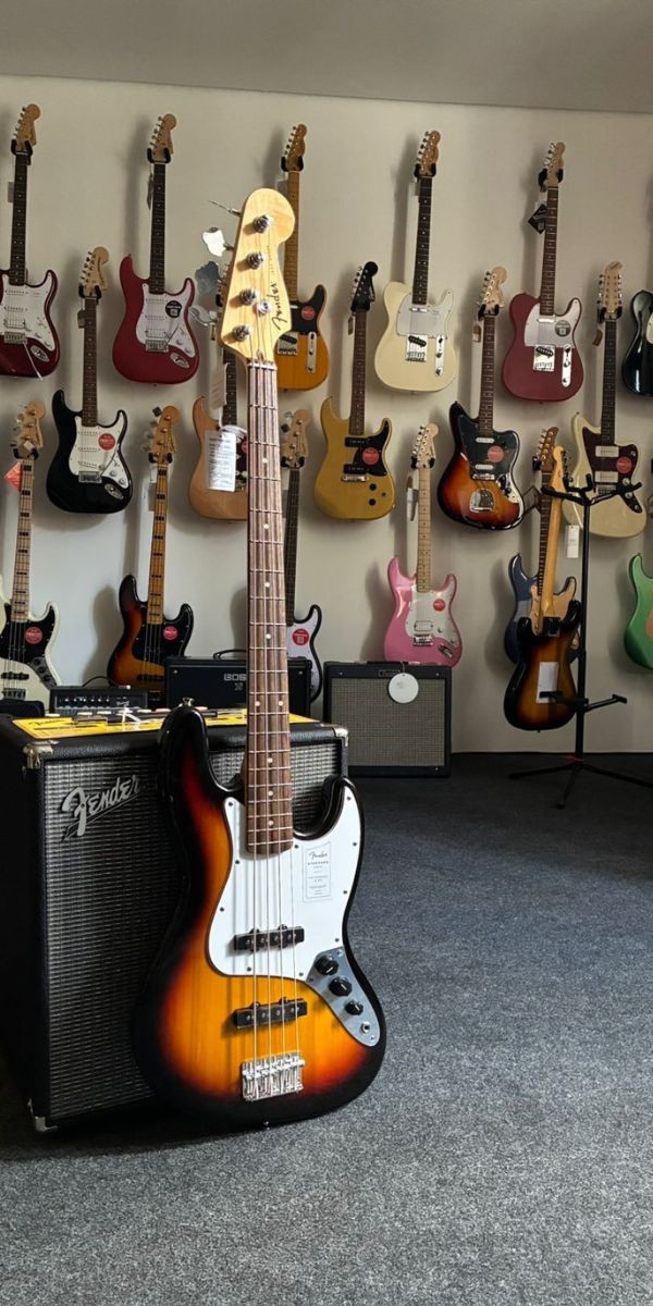 Baixo Fender Standard Jazz Bass 3 Tone Sunburst 