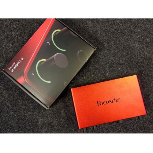 Interface de áudio Focusrite Scarlett 2i2 4th Gen Usb-c 2x2 Para Home Studio 