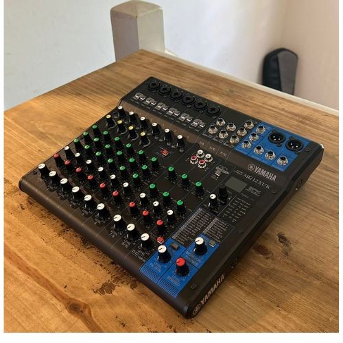 Mesa de Som Analógica  Yamaha 12 Canais Mg12 