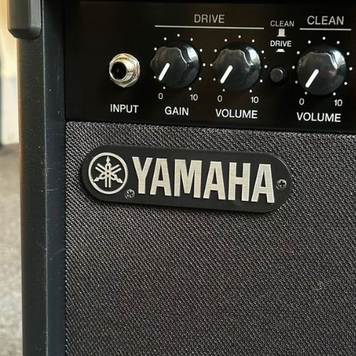 Amplificador Cubo Para Guitarra Yamaha Ga15ii 15w Rms Preto 
