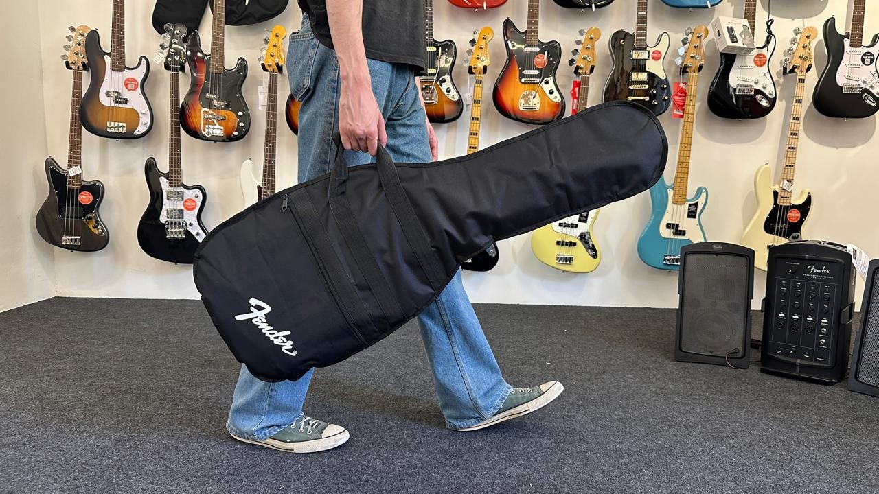 Kit Guitarra Squier Strat Pack Debut Com Amplificador e Acessórios 