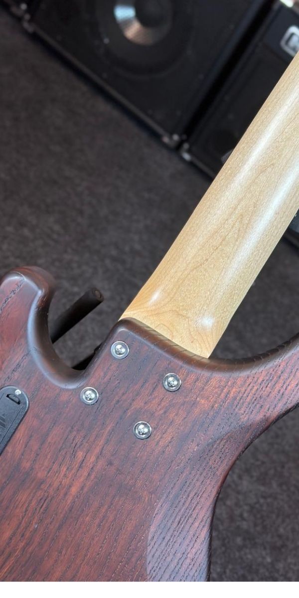 Baixo 6 Cordas Ativo Strinberg Asb66 Dark Wood Com Circuito Ativo e 24 Trastes 