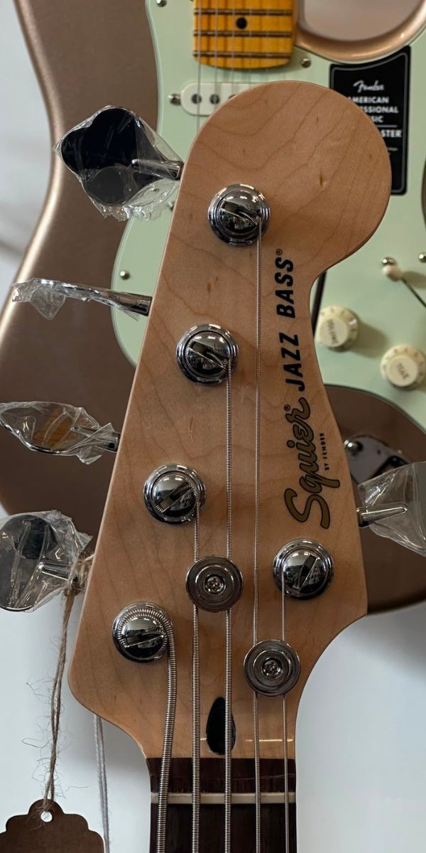 Baixo Squier Affinity Jazz Bass v 5 Cordas Laurel 3-color Sunburst by Fender 