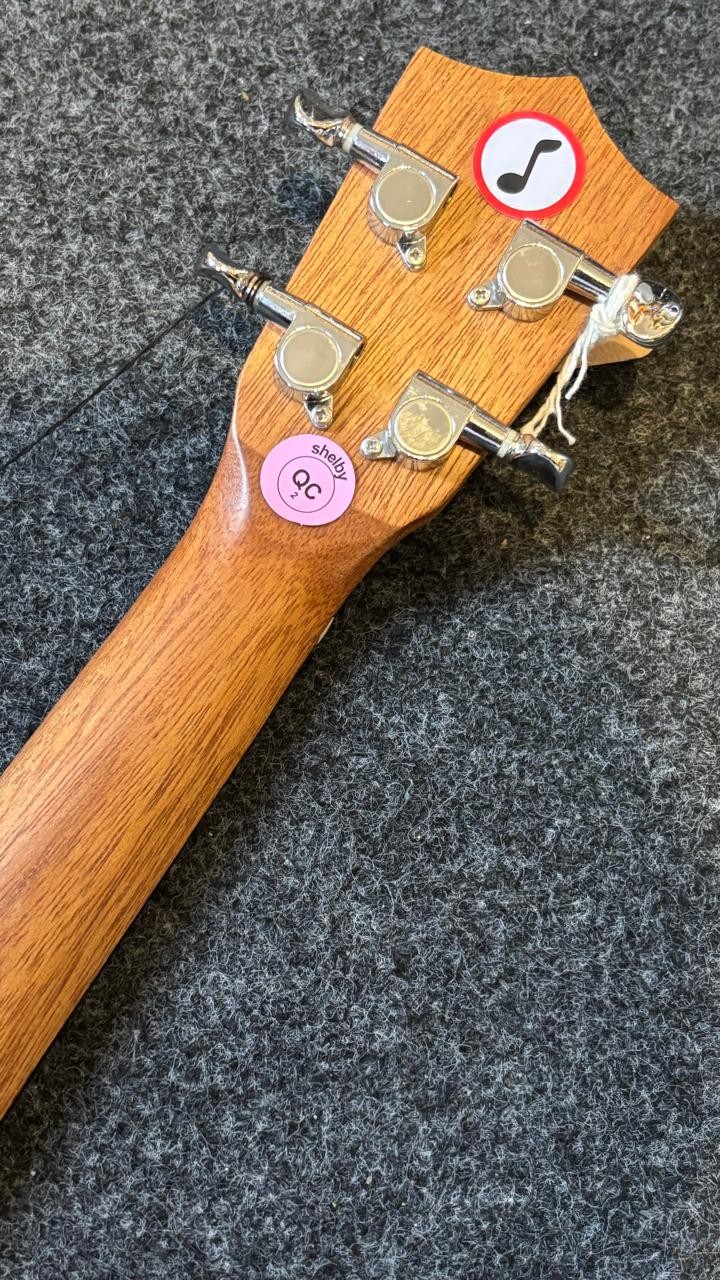 Ukulele Acústico Shelby Su23m Concert Mogno 