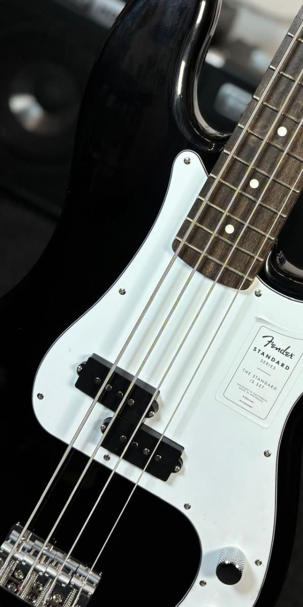 Baixo Fender  Standard Precision Bass Black 