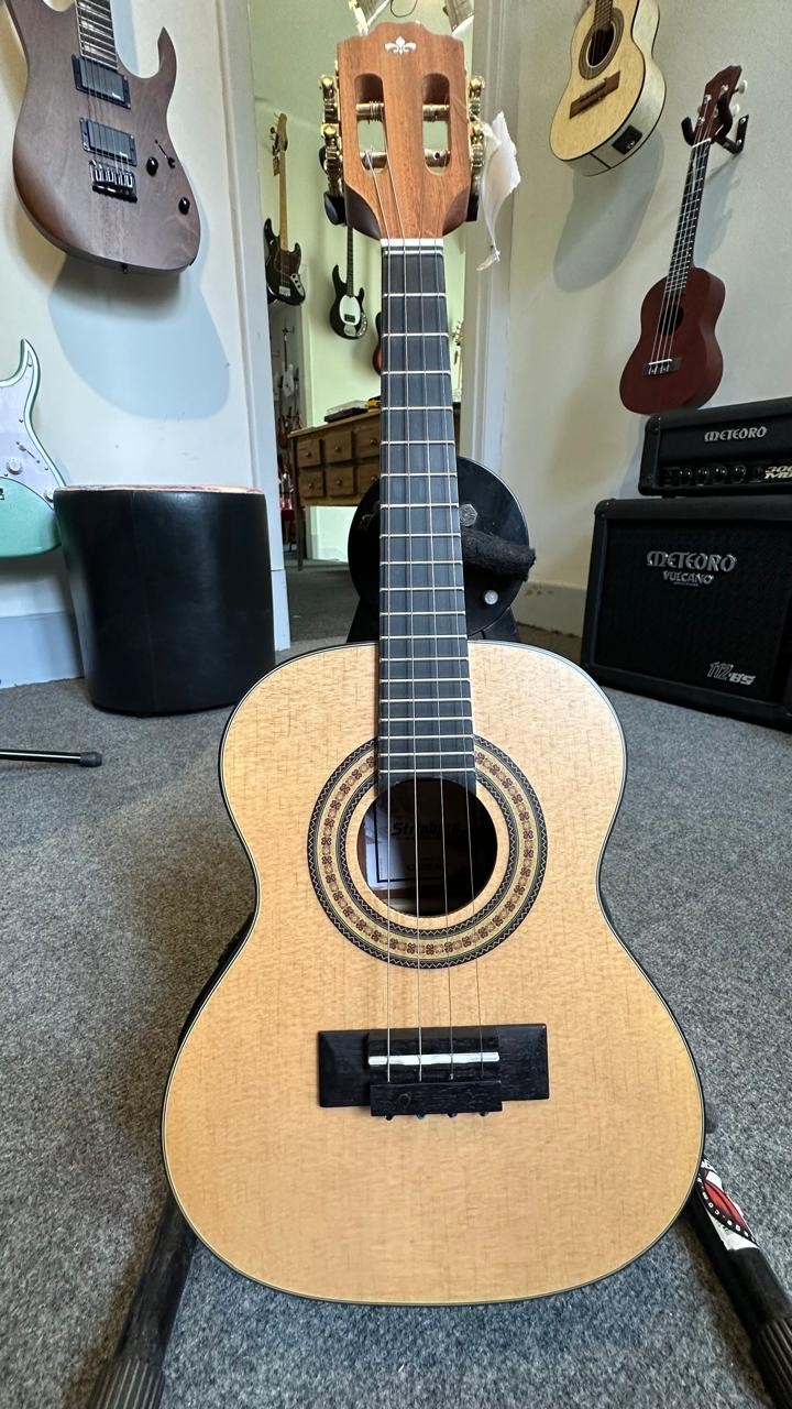 Cavaquinho Strinberg Cs25e Eletroacústico Natural Satin 