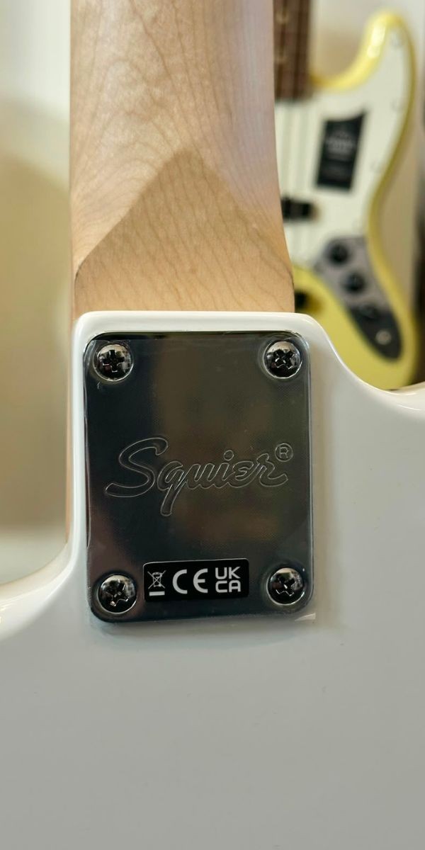 Guitarra Squier Sonic Stratocaster ht Maple Arctic White | Openstage 
