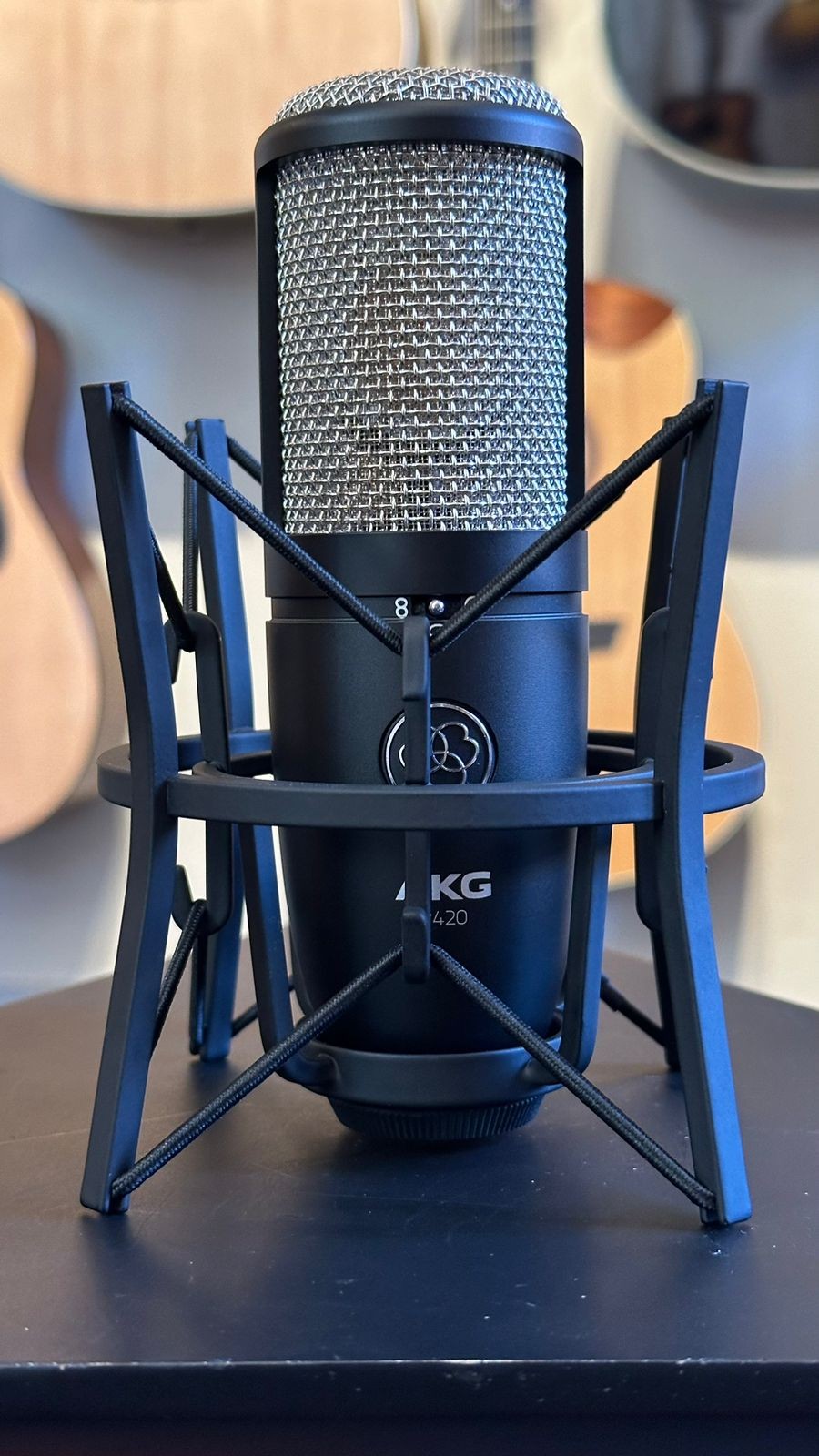 Microfone Condensador Akg P420 Perception Com Shock Mount e Case