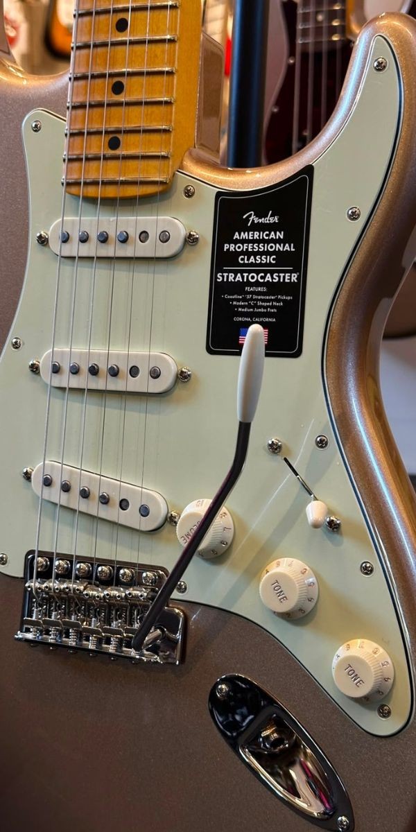 Guitarra Fender American Professional Classic Stratocaster Faded Firemist Gold Maple 
