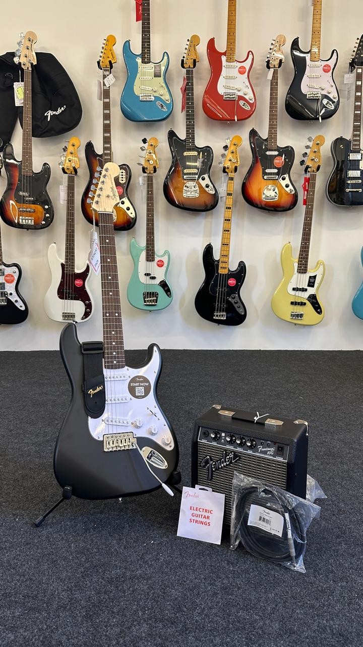 Kit Guitarra Squier Strat Pack Debut Com Amplificador e Acessórios 