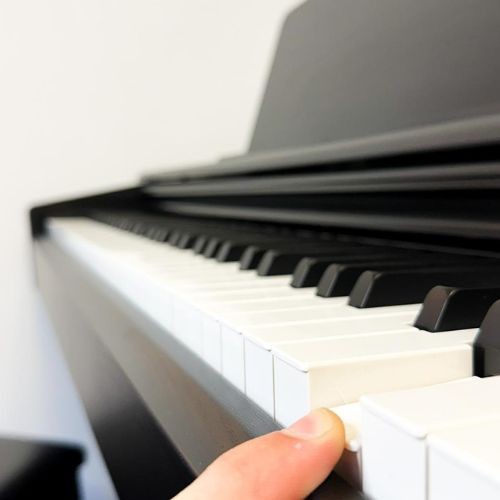 Piano Digital Yamaha Arius Ydp-146b Preto 88 Teclas Ghs Com 3 Pedais 
