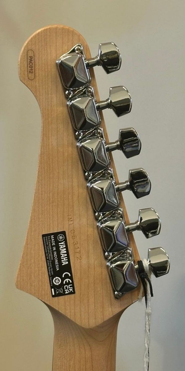 Guitarra Yamaha Pacifica 012 Branca Hss Com Tremolo – Pac012 White 