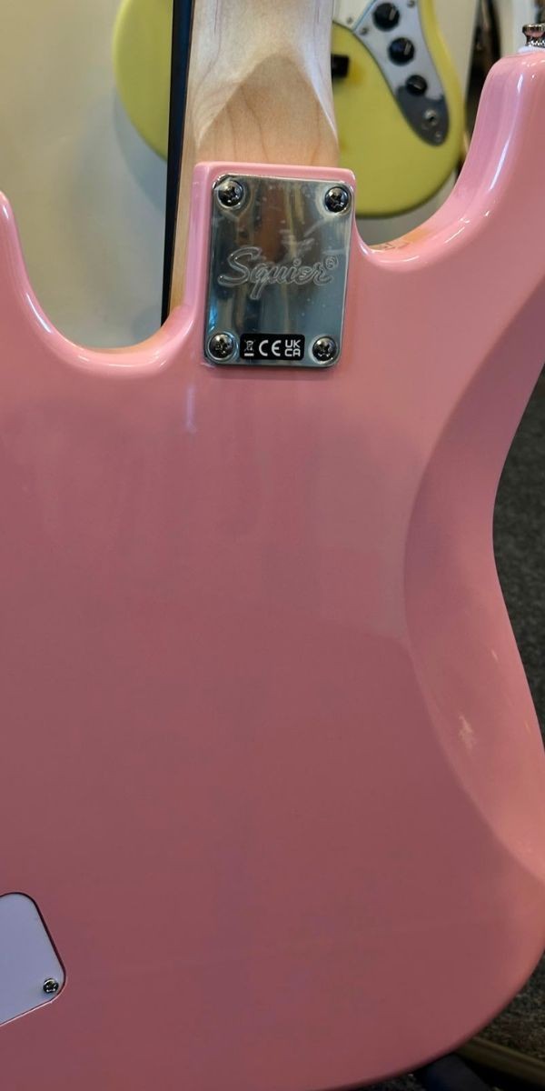 Squier Mini Stratocaster Shell Pink Laurel by Fender | Openstage Revenda Oficial Fender Brasil 