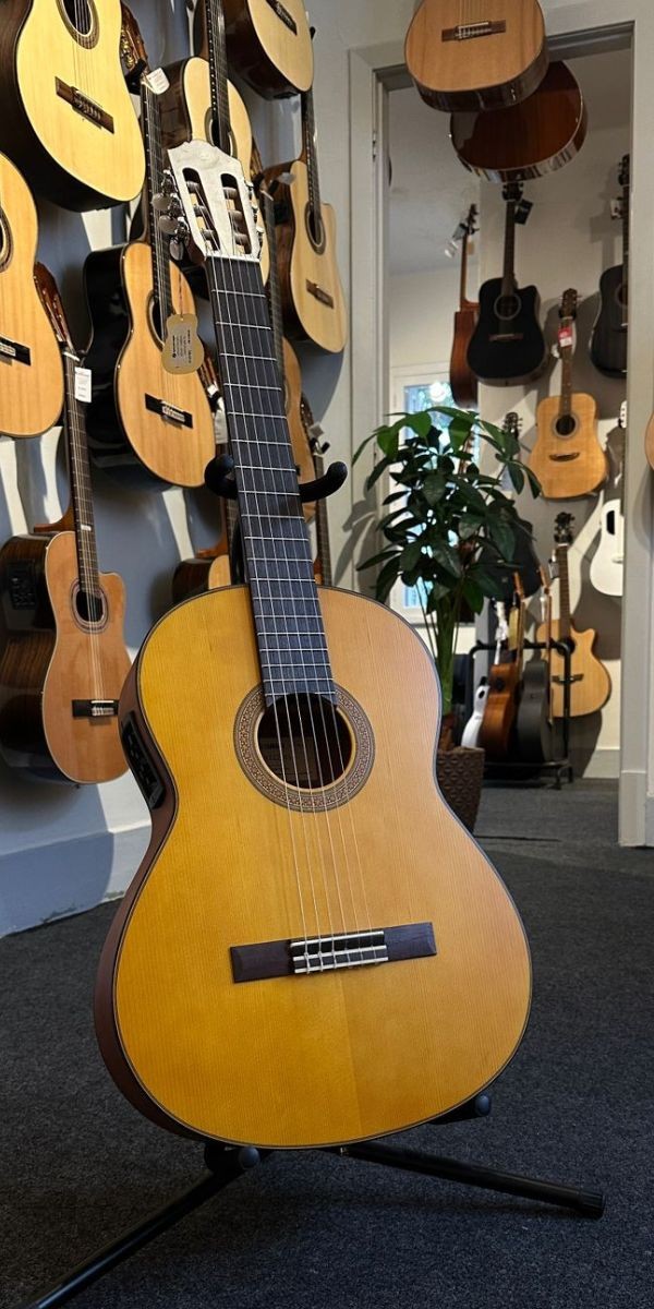 Violão Yamaha Cgx122ms Nylon Eletroacústico Tampo Maciço Natural System73 