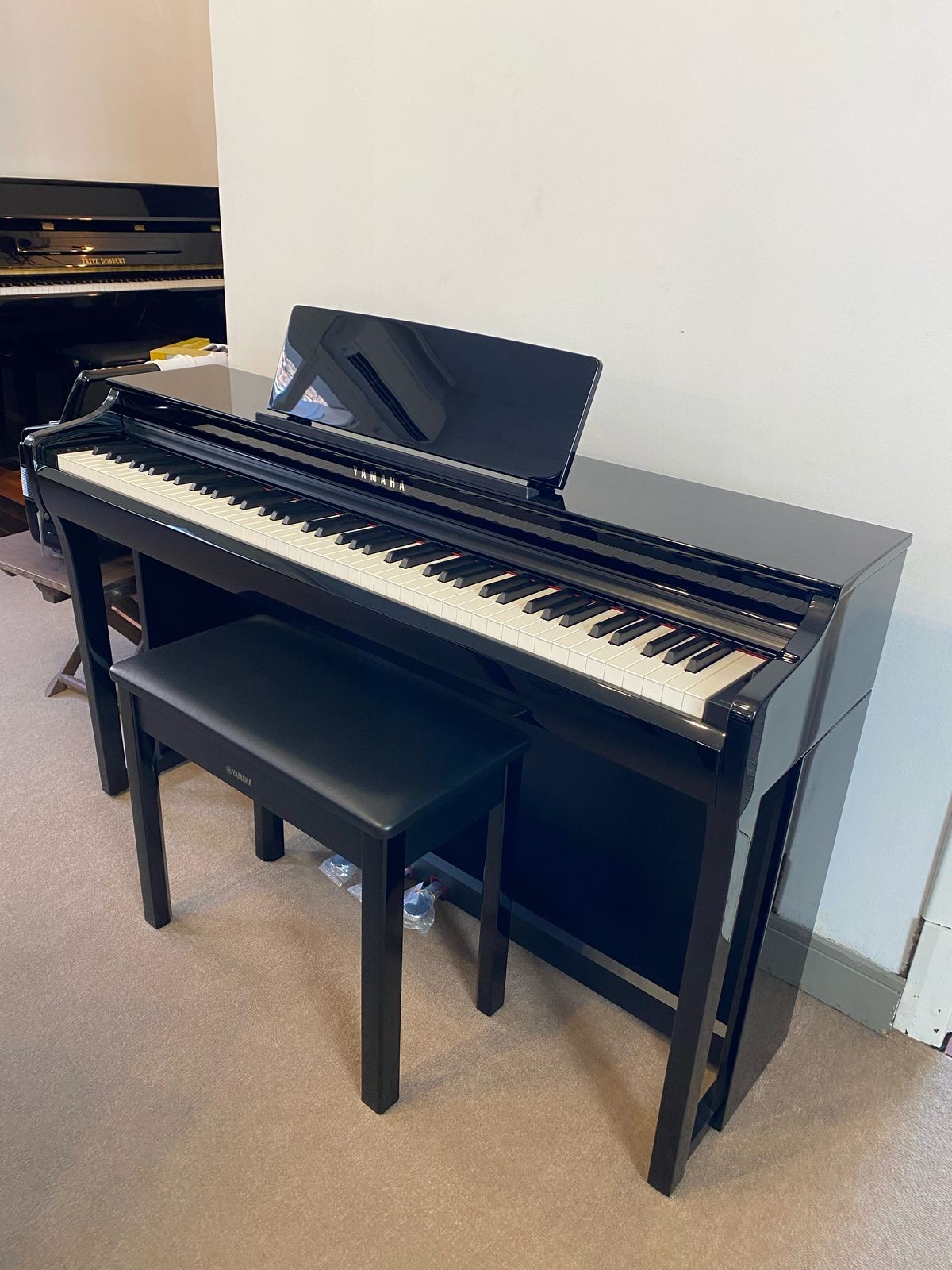 Piano Yamaha Clavinova Clp 825 Polished Ebony