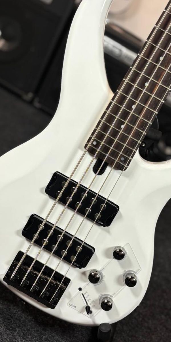 Baixo 5 Cordas Yamaha Trbx305 White Ativo Com Performance eq 