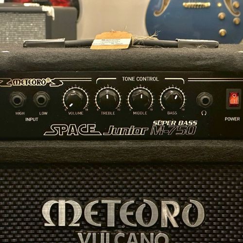 Combo Baixo Meteoro Space Jr. Super Bass M750 10” 75w Rms Com Saída Para Fone e Line Out 