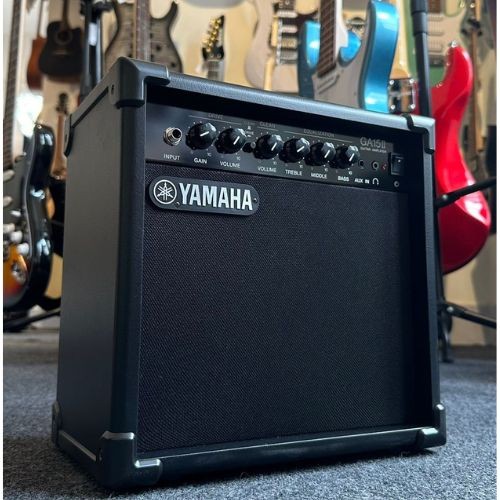 Amplificador Cubo Para Guitarra Yamaha Ga15ii 15w Rms Preto 