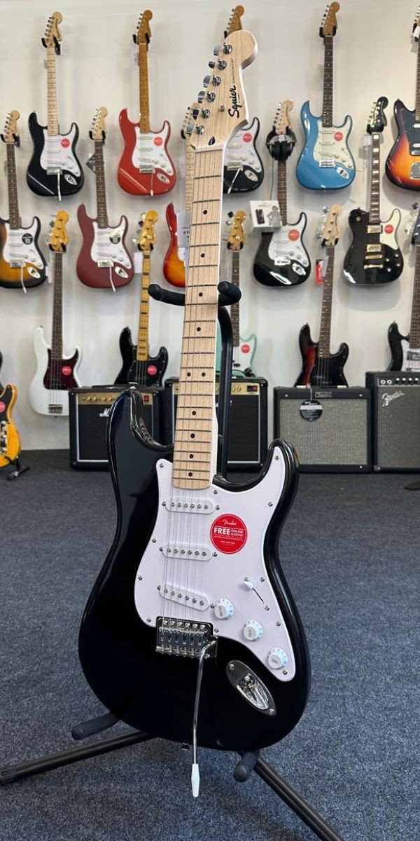 Guitarra Squier Sonic Stratocaster Maple Black by Fender | Openstage Revenda Oficial Fender 