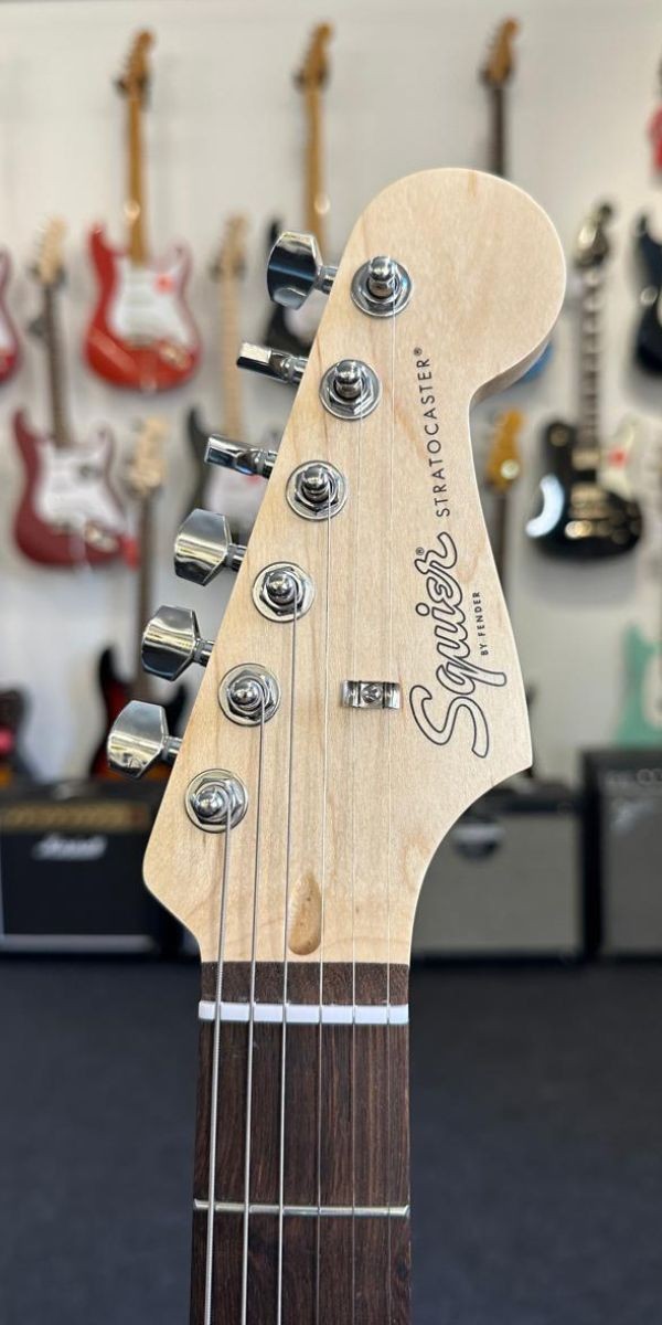 Guitarra Squier Debut Collection Stratocaster Black by Fender – 0379600506 