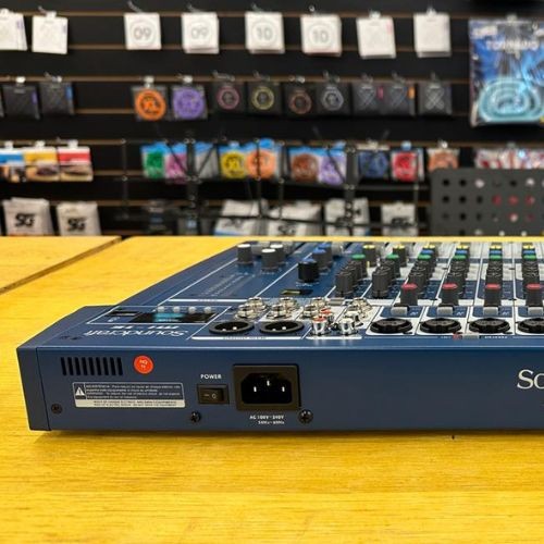Mesa de Som Soundcraft Mi-16 Analógico Com 16 Canais 