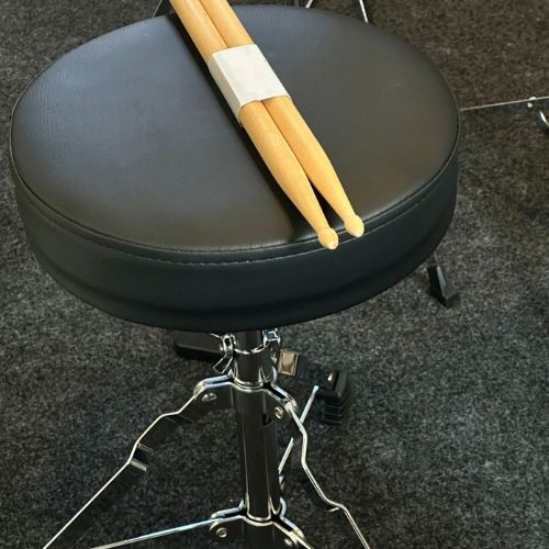 Bateria Infantil Premium Dx45j bk Preta Junior 5 Peças Com Banco, Pedal e Pratos 