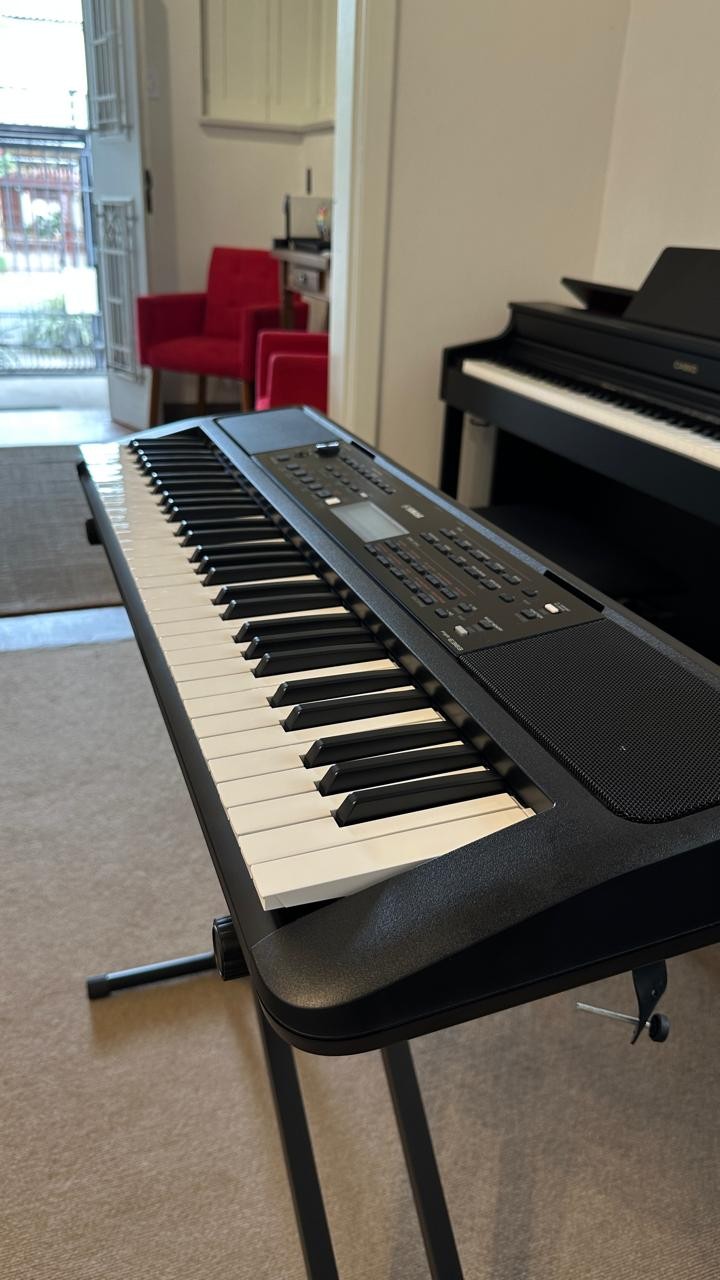 Teclado Yamaha Psr-e383 Arranjador 61 Teclas