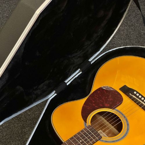 Case Gator Gc-jumbo-s Para Violão Jumbo Rígido Abs Com Interior Acolchoado 